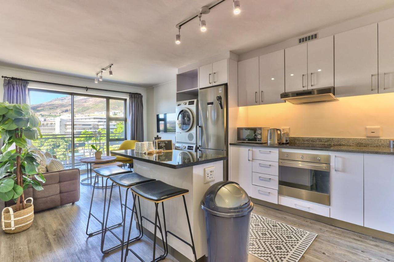 Gorgeous, Central, Secure- Foothills Of Table M!