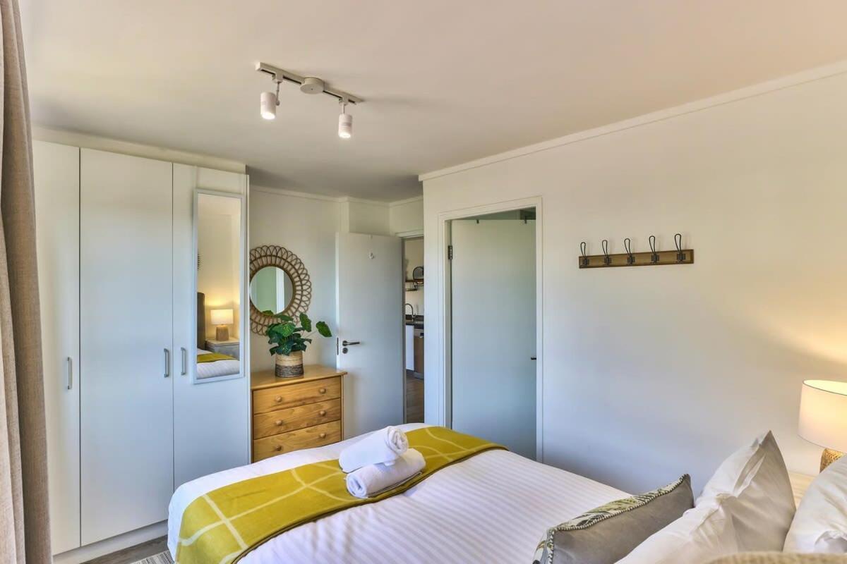 Gorgeous, Central, Secure- Foothills Of Table M! Apartamento