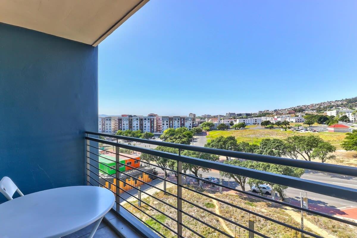 Gorgeous, Central, Secure- Foothills Of Table M!