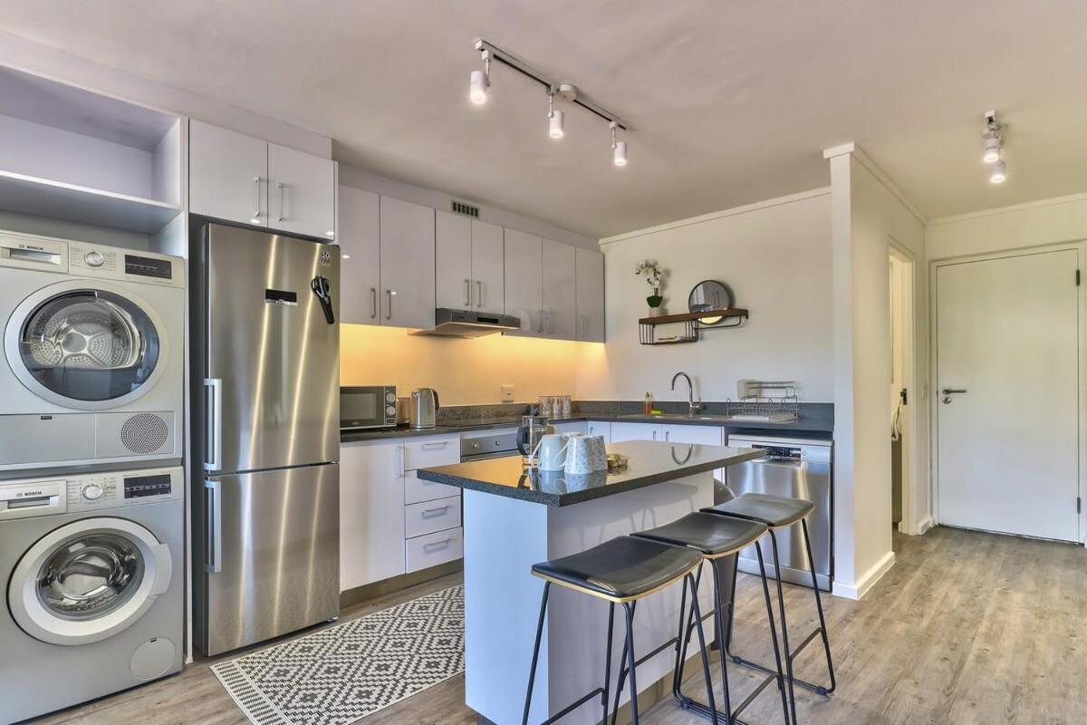 Gorgeous, Central, Secure- Foothills Of Table M! *